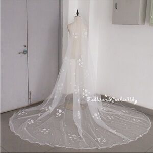 Elegant Sheer White Floral Veil